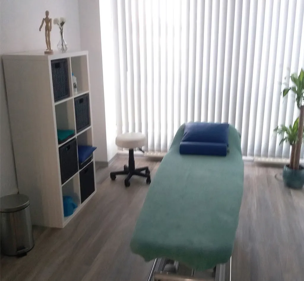 Behandlungsraum der Physiopraxis Emans
